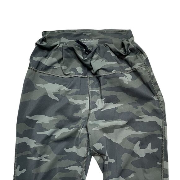 ATHLETA Ultimate 7/8 Tight Green Camo Size Medium - Picture 4 of 7